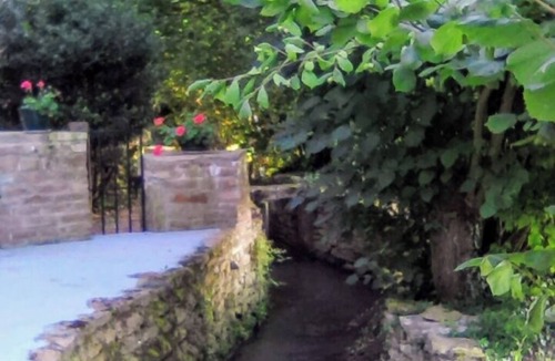 Chevagny-les-Chevrieres House | Atypical cottage by the stream - South Burgundy