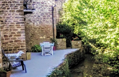 Chevagny-les-Chevrieres House | Atypical cottage by the stream - South Burgundy
