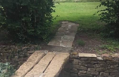 Chevagny-les-Chevrieres House | Atypical cottage by the stream - South Burgundy