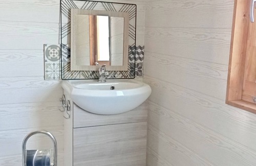 Ranton Ski Chalet | Atypical accommodation all-comfort caravan