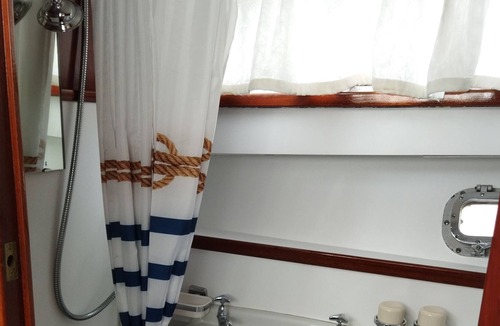 Eaucourt-sur-Somme Boat Rental | Atypical and cozy moored dutch boat on the Somme river