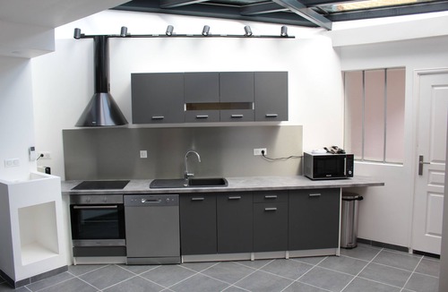 Roye Apartment | Atypical apartment with veranda in city center