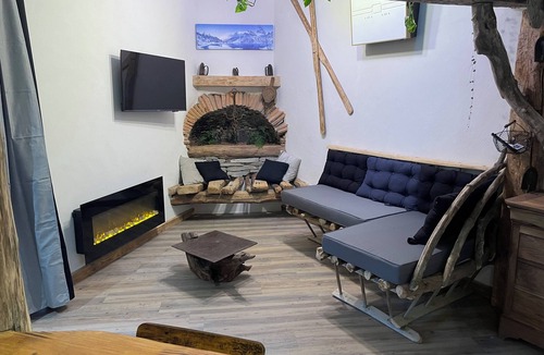 Tarascon-sur-Ariege Apartment | Atypical downtown apartment close to all amenities