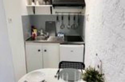 La Roquebrussanne Apartment | ATYPICAL DUPLEX STUDIO