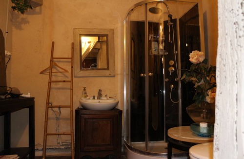 Vailhourles House | Atypical room in Moulin à Huile