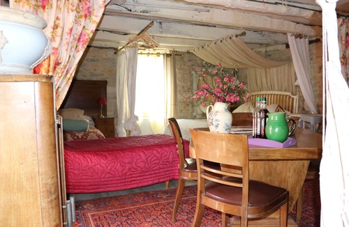 Vailhourles House | Atypical room in Moulin à Huile
