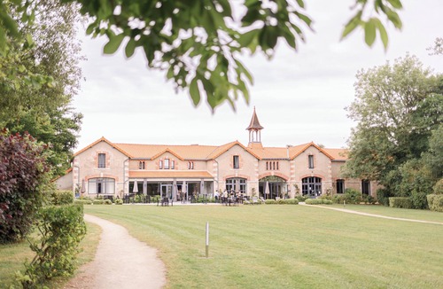 La Mothe-Achard House | Atypical stay in a green setting, 20 minutes from Les Sables d'Olonne.