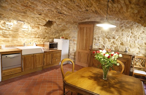 Sabran Apartment | Atypical, very comfortable accommodation in the heart of a Gard hamlet
