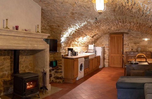 Sabran Apartment | Atypical, very comfortable accommodation in the heart of a Gard hamlet