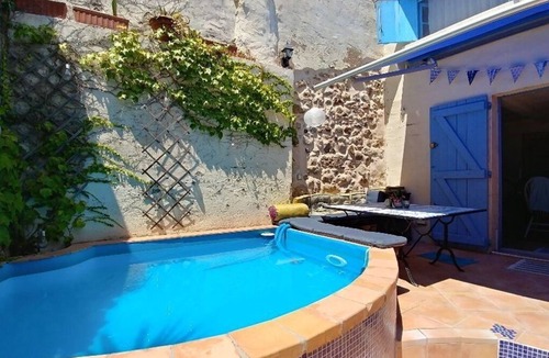 Pouzolles House | Atypical village house with swimming pool amidst vineyards