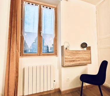 Saint-Amand-Montrond Apartment | Au 15 Bis - Studio Hyper Centre