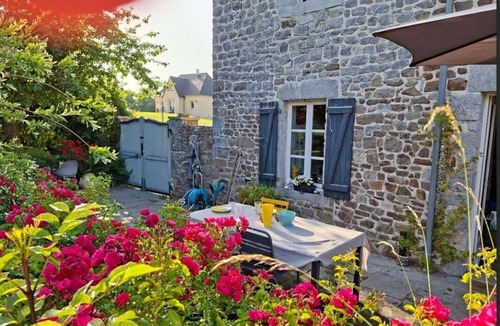 Hyenville House | AU 15 : charming house with garden, 3 bedrooms 3 bathrooms 6 km from the beach, animals ok