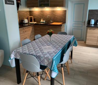 Villiers-Louis House | Au 24