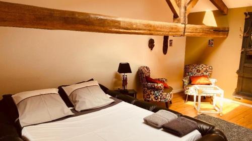 Chateaumur House | Au bon endroit " chambres d hotes "