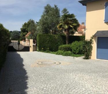 Idron Villa | AU BONHEUR