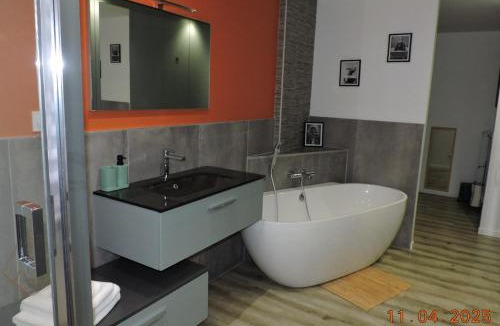 Aiguelèze Hotel | Au bord de l'eau Salles sur Cerou