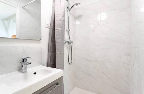 Chelles Apartment | Au bord du canal G *Paris*Disney*Gare*