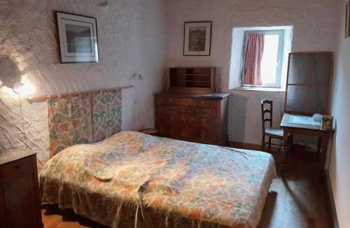 Arlebosc House | Au bord du Doux, moulin isolé, rustique