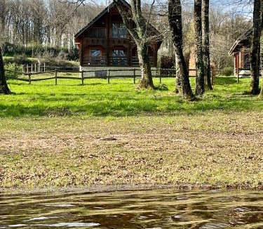 Montigny-en-Morvan Ski Chalet | Au bord du lac III