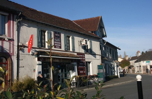 Neuvy-sur-Barangeon Hotel | Au Bord Du Monde