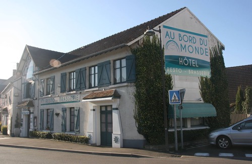 Neuvy-sur-Barangeon Hotel | Au Bord Du Monde