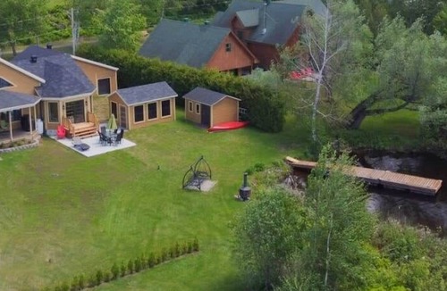 Grandes-Piles Ski Chalet | Au bord du St-Maurice, Spa & Private Dockm ski