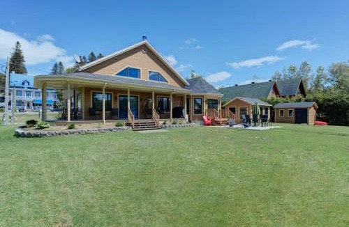 Grandes-Piles Ski Chalet | Au Bord du St-Maurice navigable river spa and ski