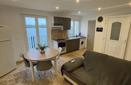 Saint-Etienne-des-Sorts Apartment | Au Bord de Leau Tourisme & Nucleaire