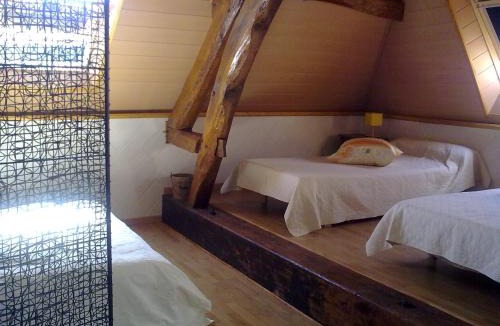 Cosges House | AU Bosquet fleuri