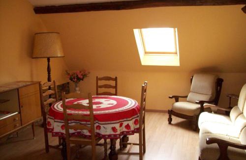 Cosges House | AU Bosquet fleuri