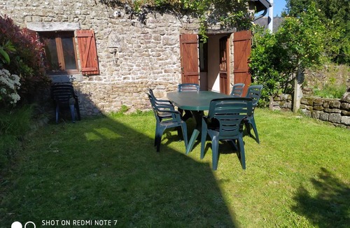 Ambrieres-les-Vallees House | Au bout de la marais