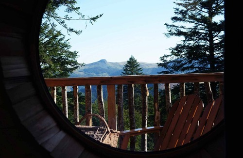 La Tour-dʼAuvergne Cabin | Au Brendezi tree house