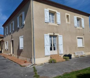 Clermont-Pouyguilles House | Au Broca