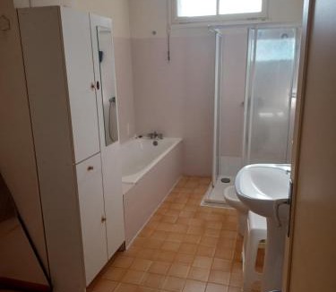 Clermont-Pouyguilles House | Au Broca