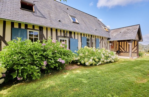 Livarot-Pays-d'Auge House | Au Cèdre Bleu - Longère avec Grand Jardin