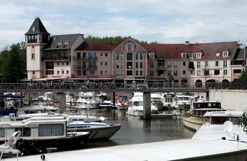 Cergy Apartment | Au cœur du port - CALME - 5 min à pied de la base de loisirs