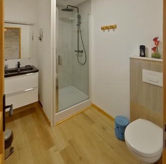 Reviers Apartment | Au cœur du village "gîte de la mue"