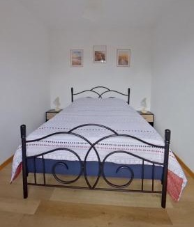 Reviers Apartment | Au cœur du village "gîte de la mue"
