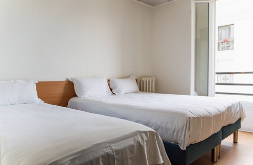 Levallois-Perret Hotel | Au Cadran Bleu