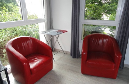 Eraudiere-Renaudiere Apartment | Au Cadran Solaire, Le Zenith : Studio in a quiet, wooded setting