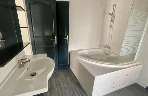 Chalons-en-Champagne Apartment | Au calme - Maison duplex Parking