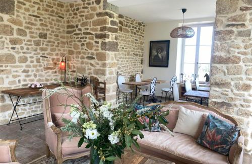 La Lucerne-dʼOutremer Bed & Breakfast | Au Château