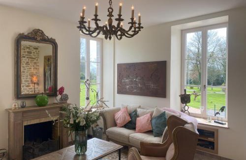 La Lucerne-dʼOutremer Bed & Breakfast | Au Château