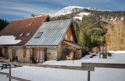 Saint-Pierre-d'Entremont Apartment | Au Chalet Du Planolet