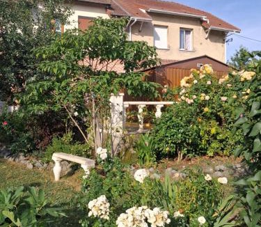 Charmes House | Au chant des mandarins 2 gites de 15 personnes et un 3ème gite à proximité de 12