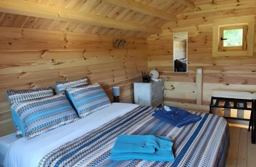 Varen House | Au chant des oiseaux - rouge gorge