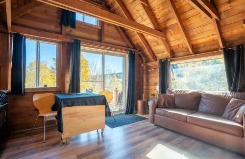 Sainte-Melanie Ski Chalet | Au Chic Chalet des Chutes Chic Rustique