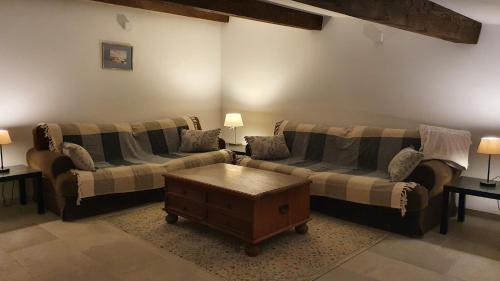 Magalas Apartment | 'Au Coeur des Vignes' - private apartment & garden