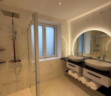 Huelgoat Apartment | Au coeur du chaos