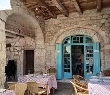 Lauzerte Hostel | au coin perdu